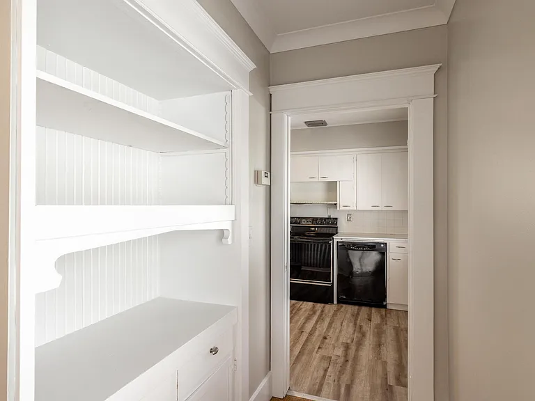 621 E 33rd Ave — Photo 12