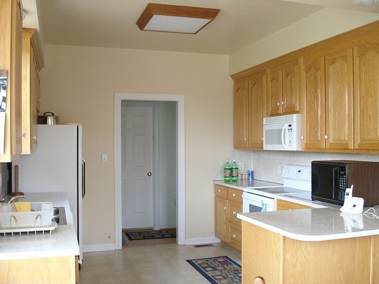 2nd image of 232 White Tail Ln