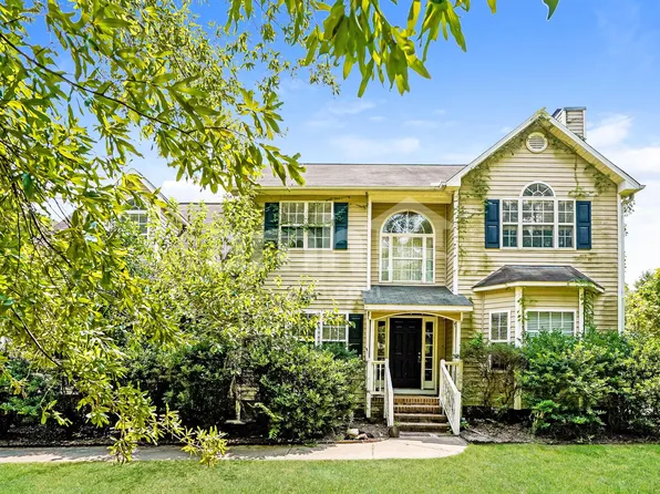 1220 Sunswept Cir, Raleigh, NC 27603