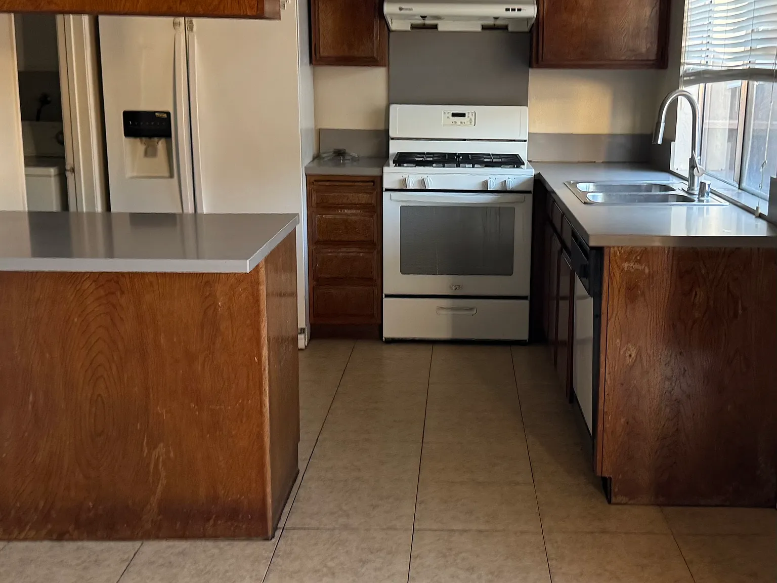 3 bed, 2.5 bath, 1500 sqft, $3,200 — Photo 2