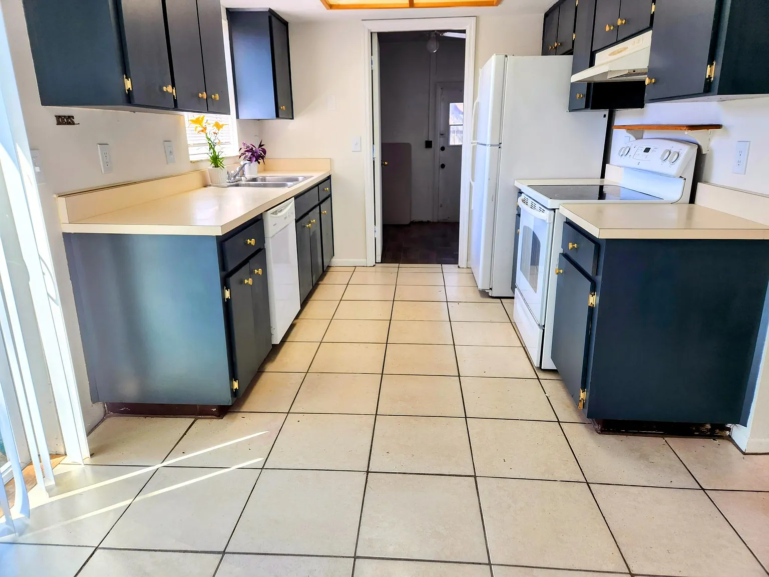 3 bed, 1152 sqft, $2,350 — Photo 3