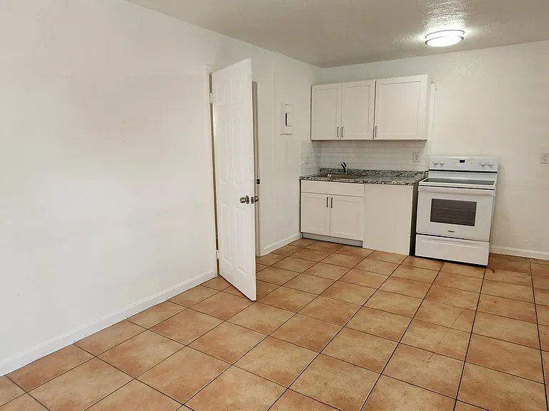 620 NW 7th Ave #16 — Photo 6