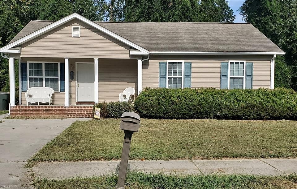 1st image of 809 Beaumont Ave