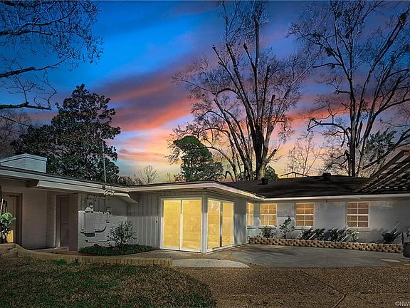 3rd image of 4855 Crescent Dr