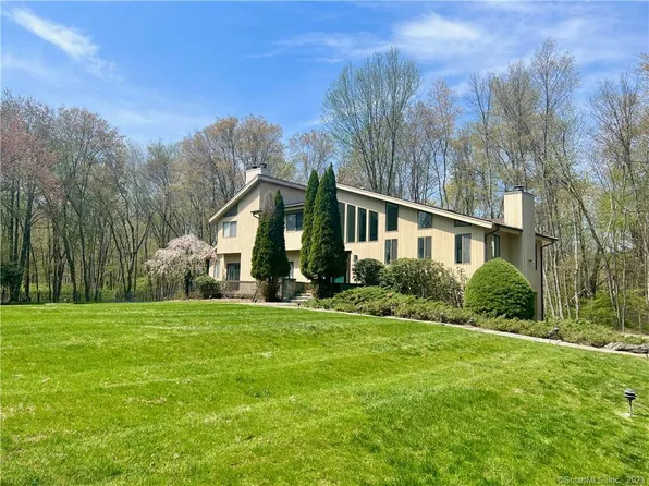 63 North Lake Drive, Stamford, CT 06903