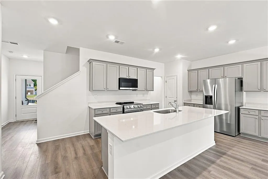 3 bed, 2.5 bath, 1879 sqft, $2,550 — Photo 3