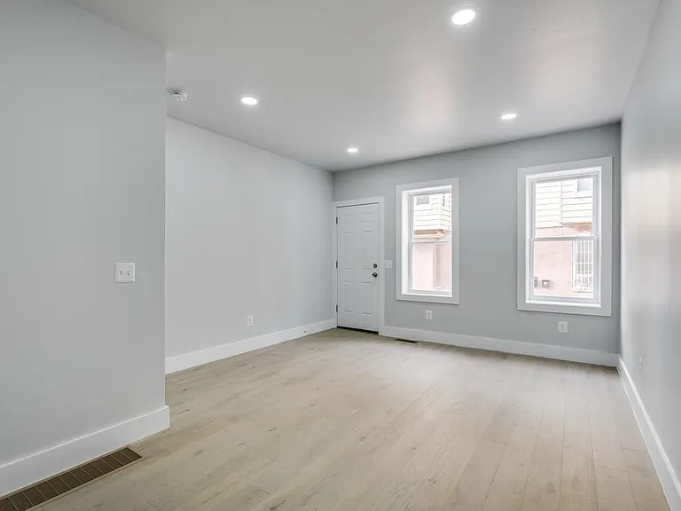 1903 N Taylor St — Photo 25