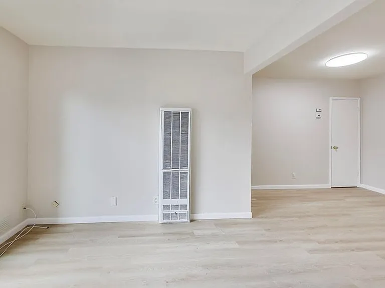 450 Alcatraz Ave #12 — Photo 2