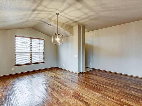 3rd image of 2709 Wheatland Dr