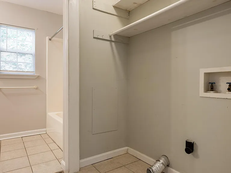 4092 University Dr — Photo 14