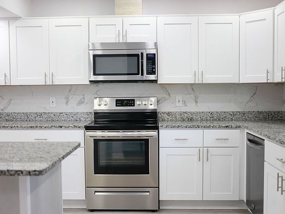 5th image of 5751 W Hastings Arch