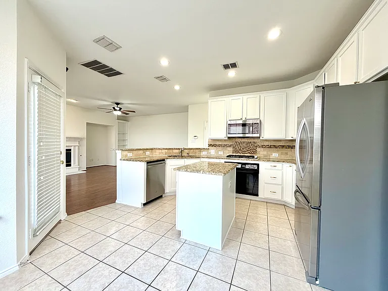 516 Hawken Dr — Photo 6