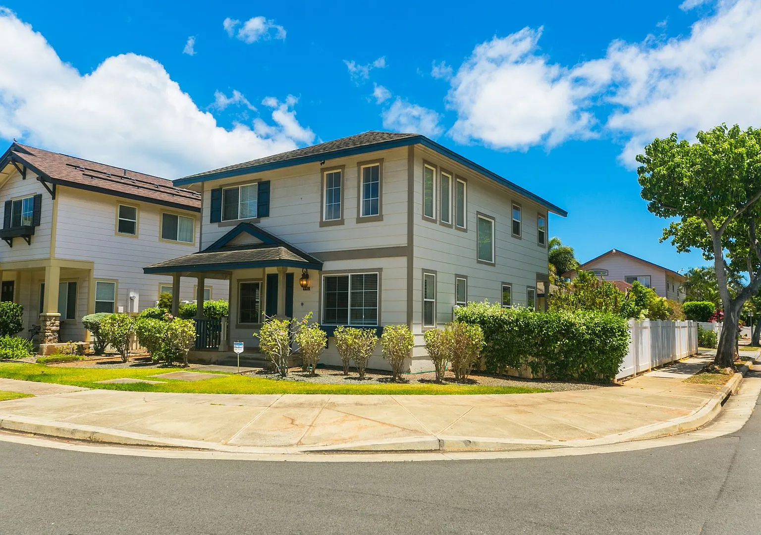 Pet Friendly Property Ocean Pointe: 3-bed, 2.5 bath single family home now available ! — Photo 1