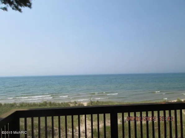 6679 Mack Rd, Pentwater, MI 49449