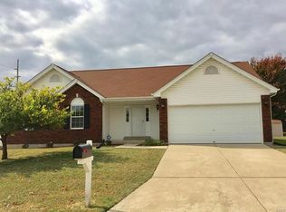 6 Coachlight Sta, Saint Peters, MO 63376