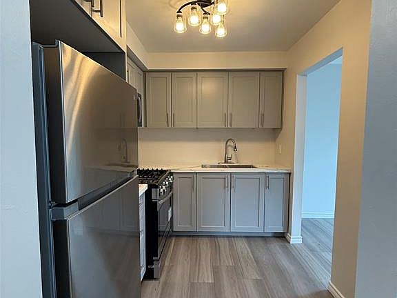 4th image of 241 Limeridge Rd W #2