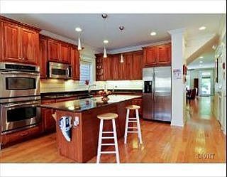 4th image of 3849 N Sacramento Ave