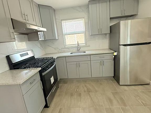 3rd image of 14719 Delaware Ave Floor 2