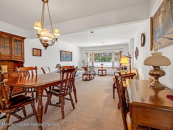 2nd image of 7 Walesa Ct