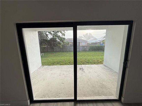 5th image of 835 Burbank AVE S
