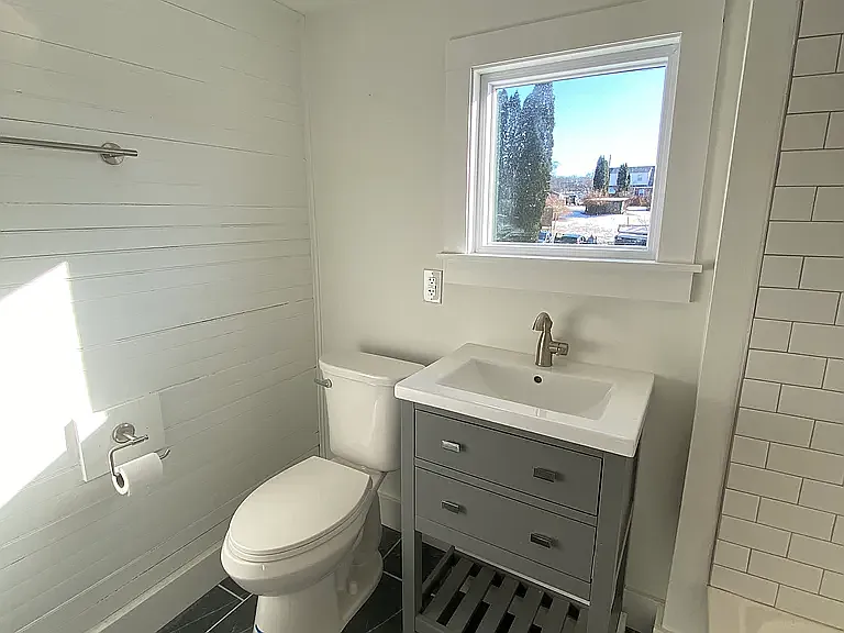 424 E Logan St — Photo 10