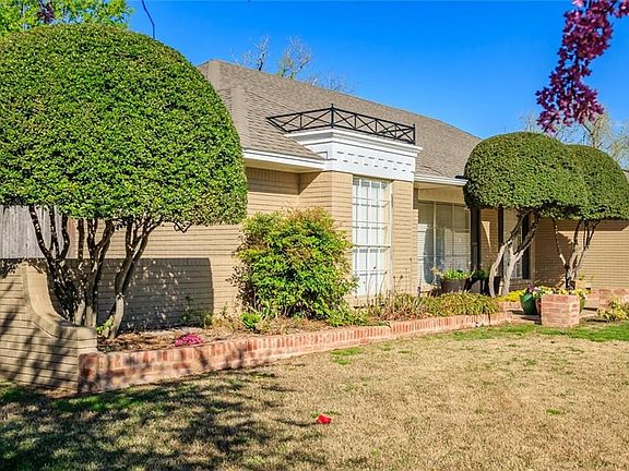 2nd image of 11609 Victoria Pl