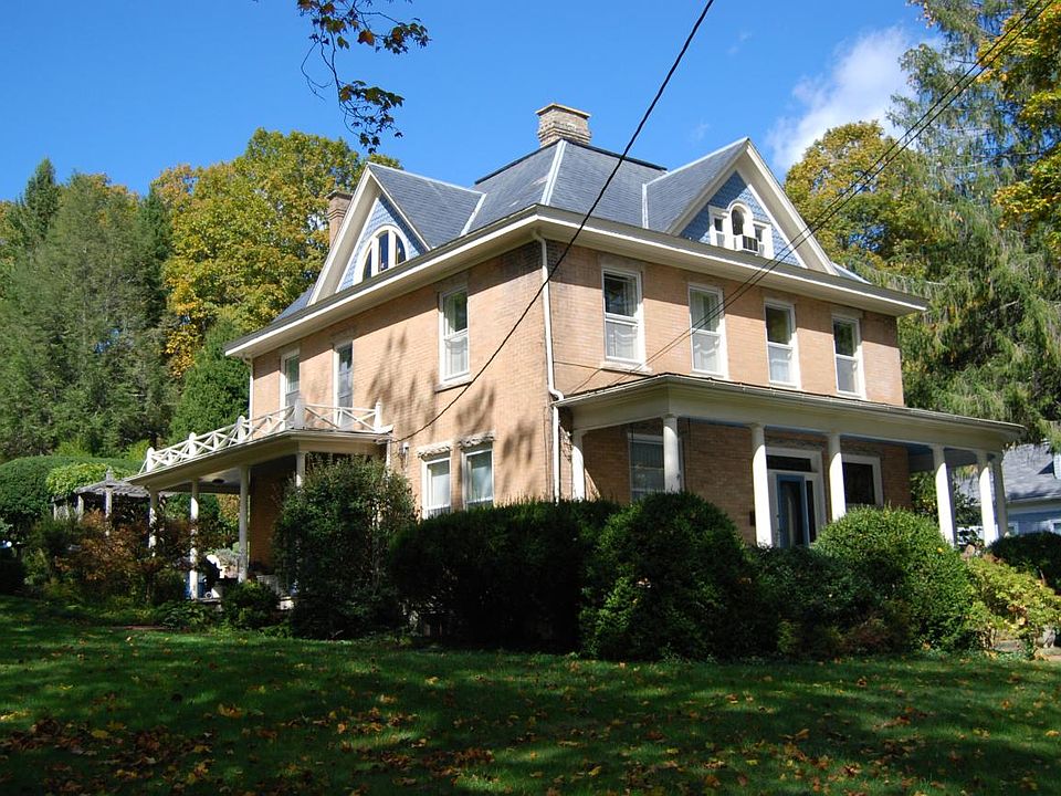1st image of 211 Church St