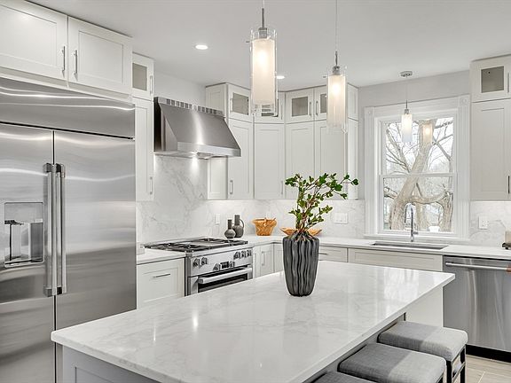 4th image of 183 Temple St