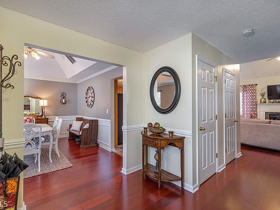 4th image of 120 Oakwood Trl