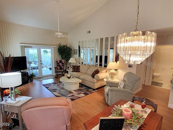 5th image of 4830 Lake Waterford Way W