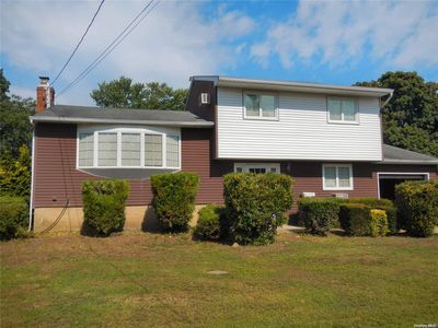 16 Greentree Drive, Oakdale, NY, 11769