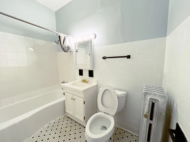 815 W Belle Plaine Ave #1R — Photo 8