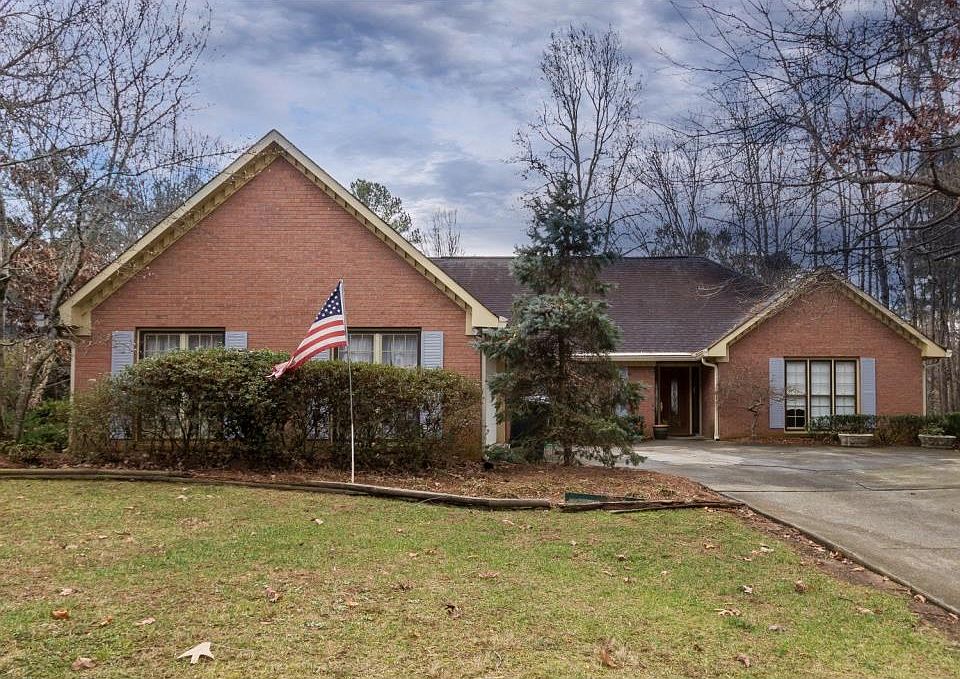 1st image of 110 Saddlehorn Ct
