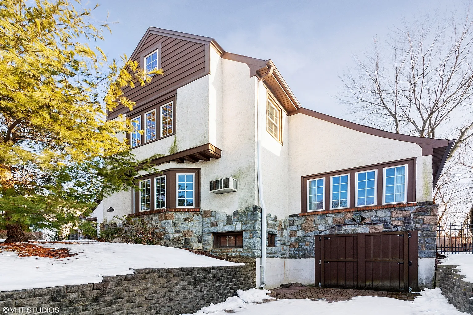 1337 Maple Ave photo 1