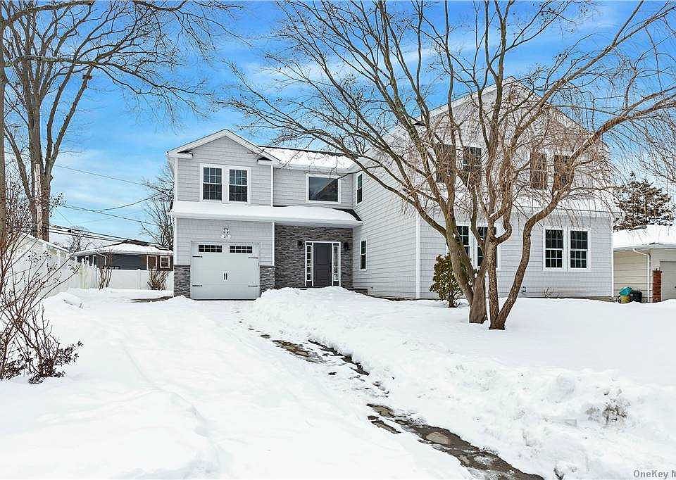 1st image of 27 Adrienne Dr