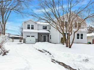 27 Adrienne Dr, Old Bethpage, NY 11804