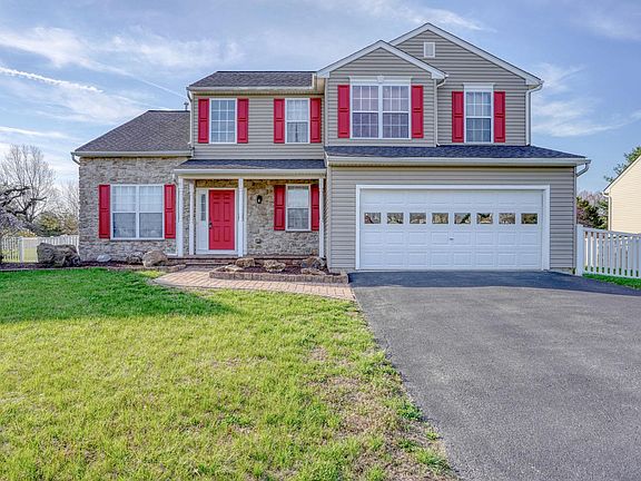 5th image of 233 Carrington Dr
