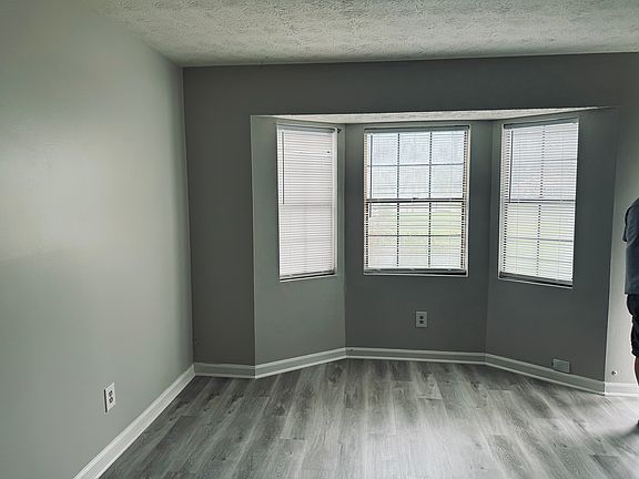 Living room with pay windows
