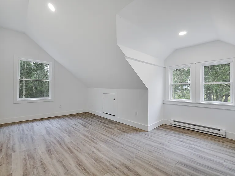127 Evergreen Ln #4 — Photo 11