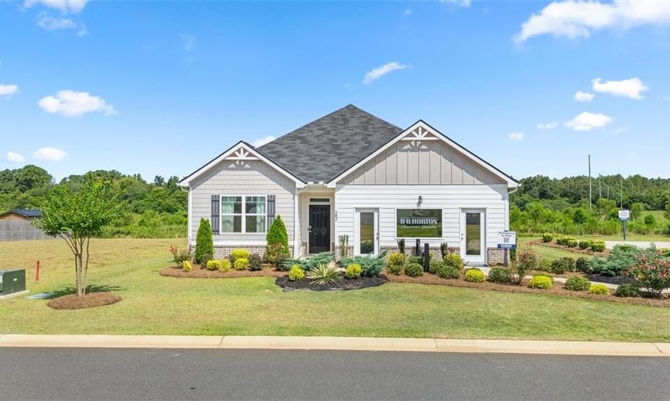 1st image of 207 Cattle Dr