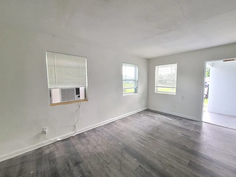 89 S Garfield Dr — Photo 4