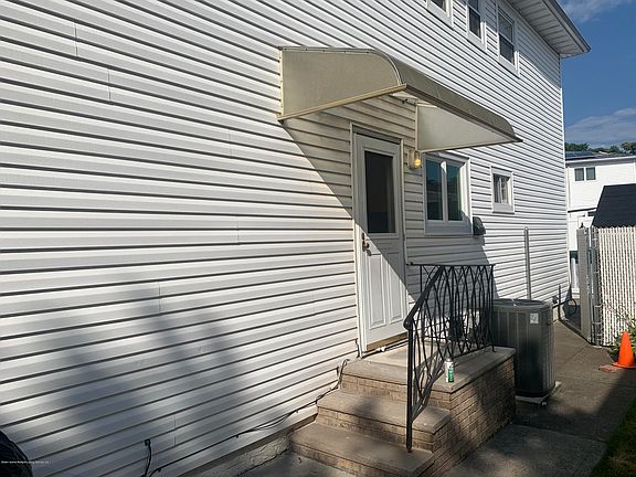 2nd image of 28 Grayson St #B