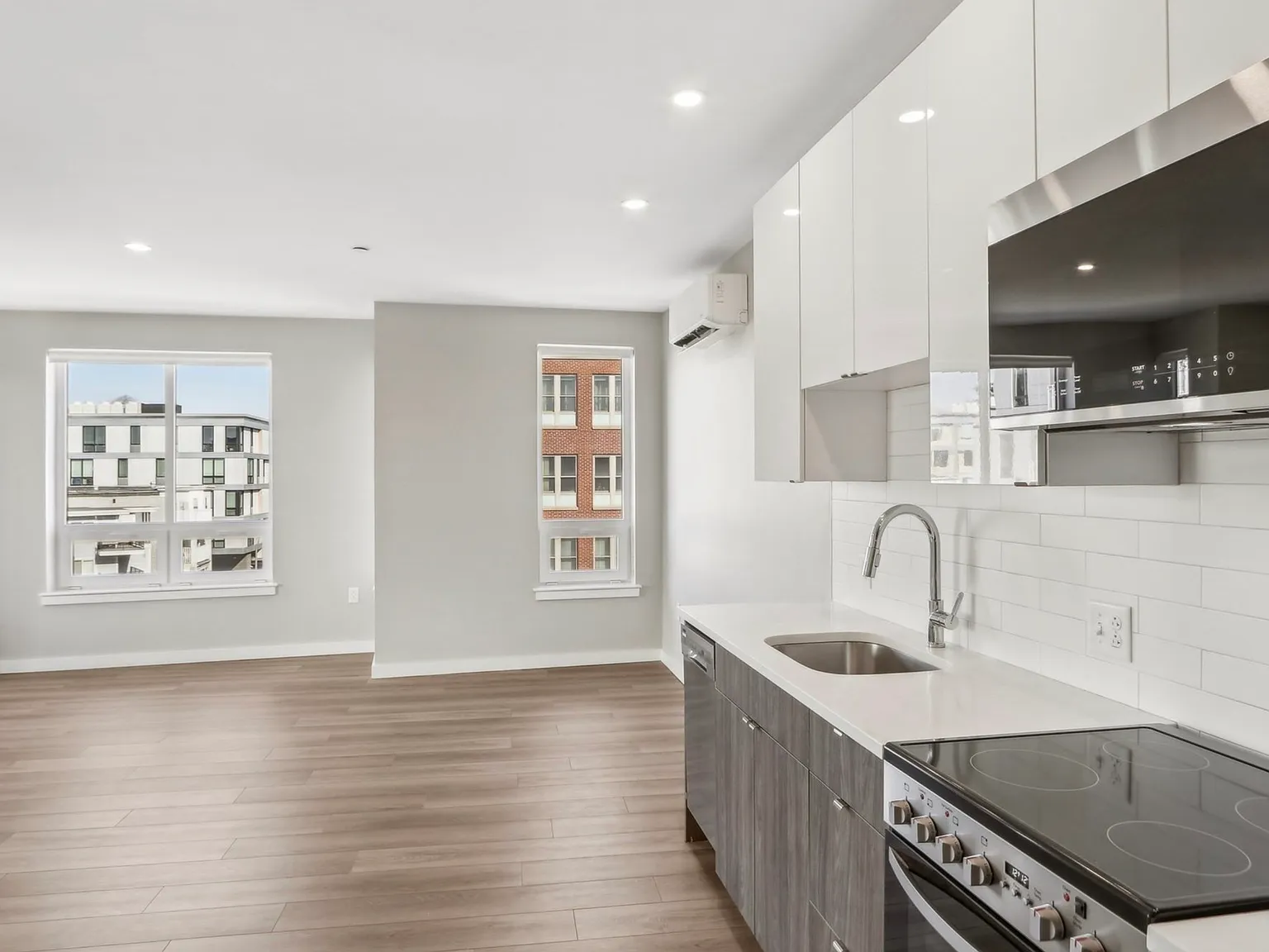 1 bed, 625 sqft, $2,700 — Photo 2