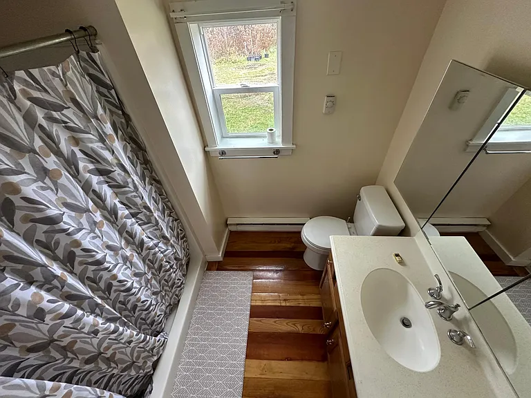 1st floor bath