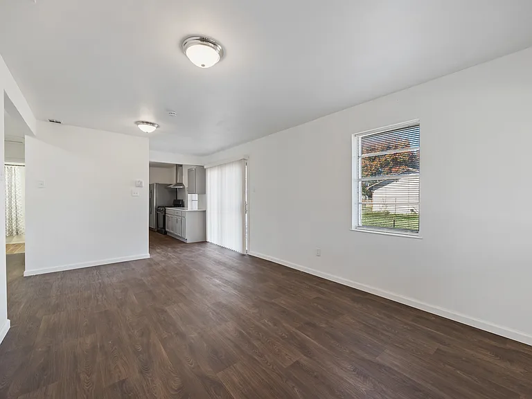 3827 Vineyard Dr — Photo 4
