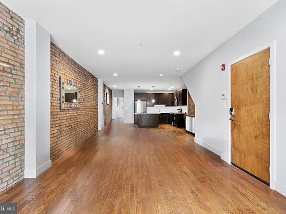 3rd image of 924 S 11th St #101