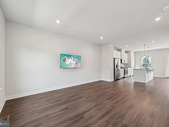 4th image of 3050 Strasbaugh Dr