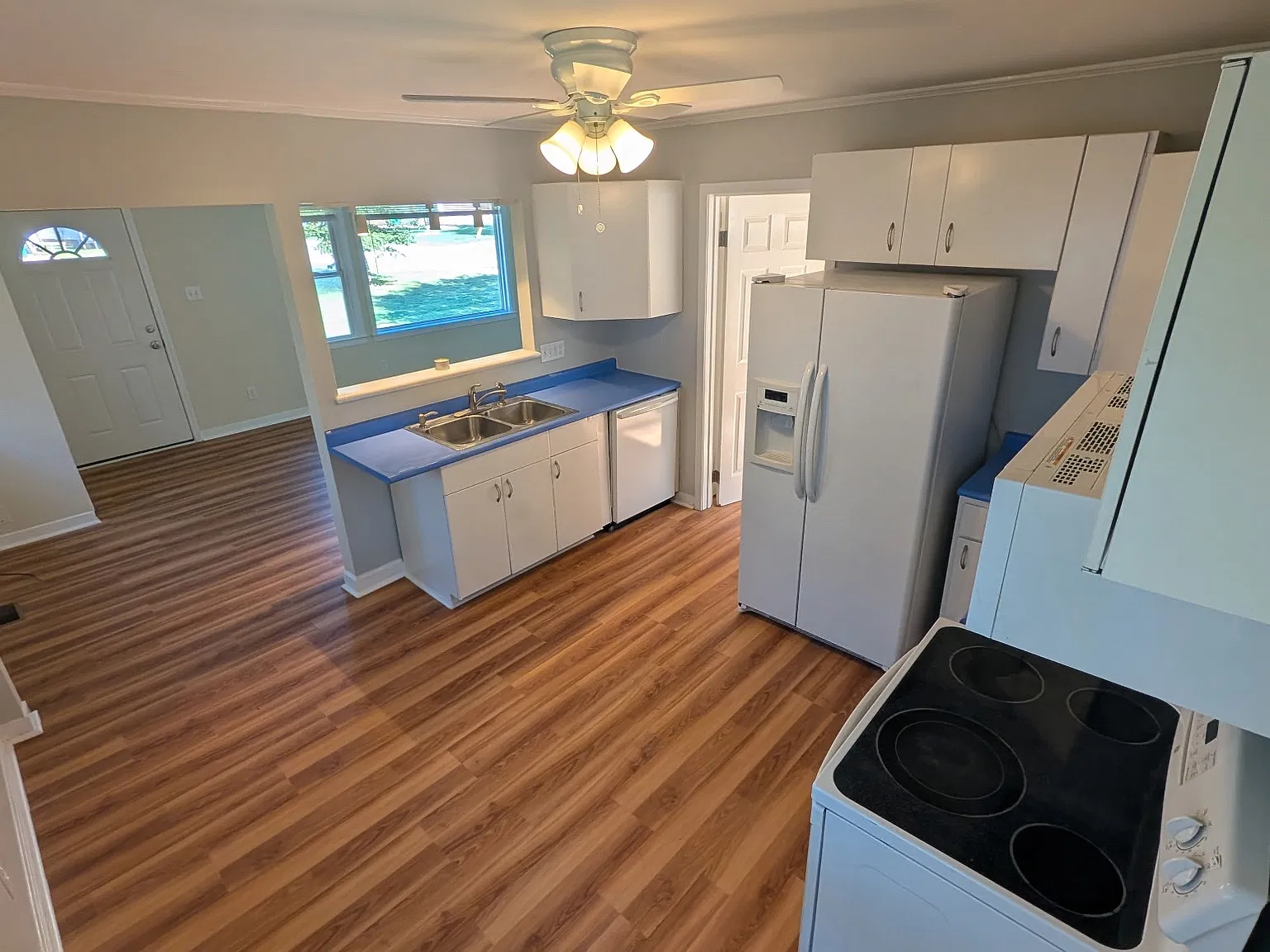 3 bed, 1013 sqft, $2,500 — Photo 4