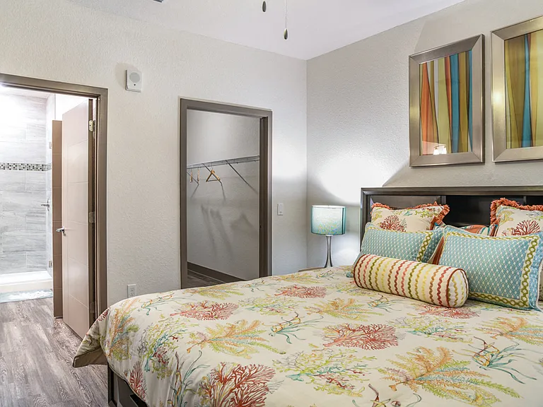 Centre Pointe Apartments — Photo 16