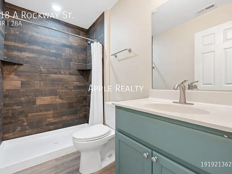 218 W Rockway St #A — Photo 16